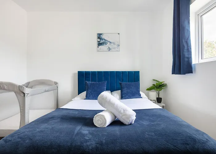City Gem - 2 Bed House, 6 Mins From Liverpool Street, Shops & Restaurants